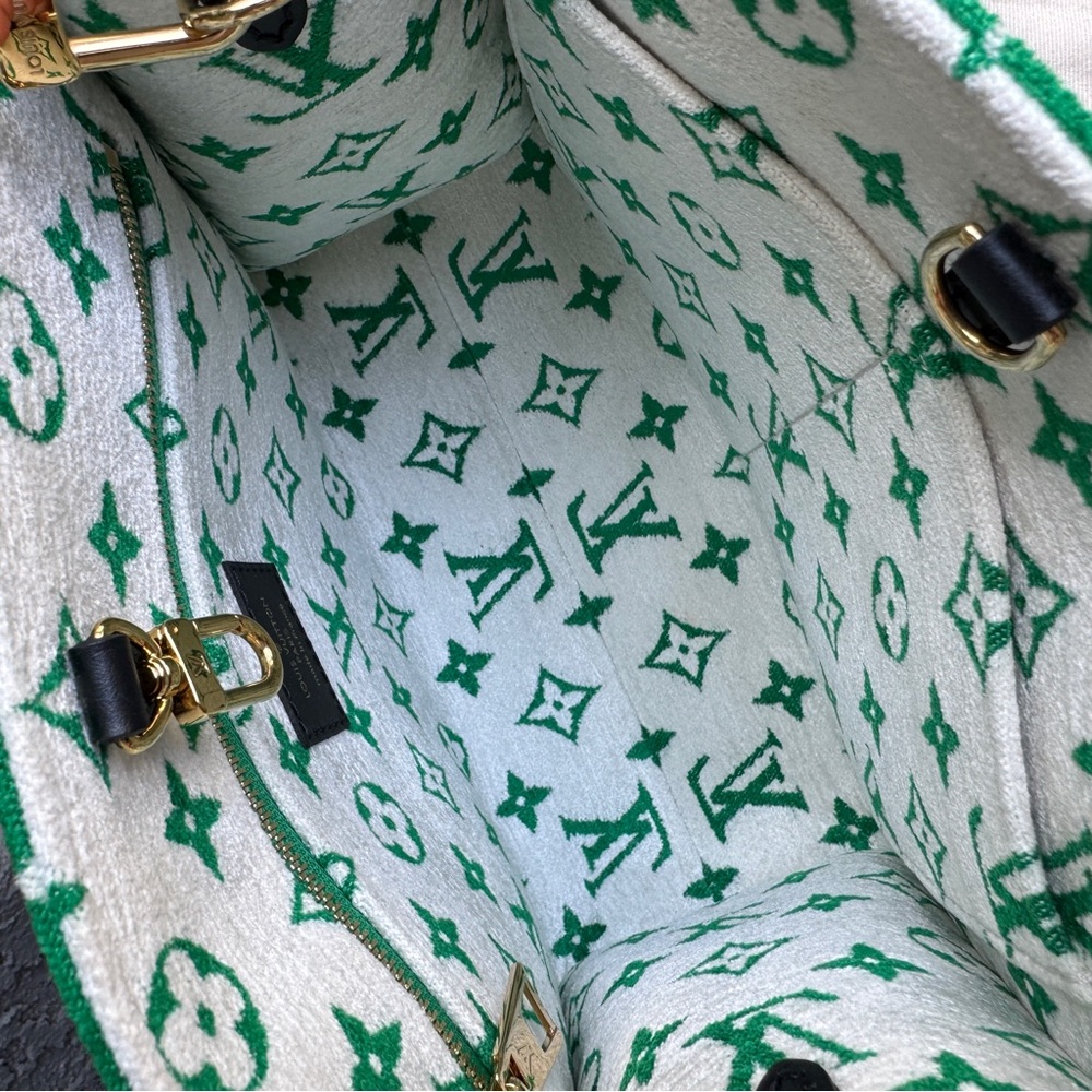Louis Vuitton Monogram Velvet OnTheGo PM - Picture 16 of 16